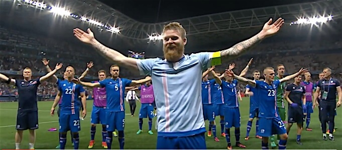 Islands Spieler zelebrieren ein letztes Mal bei der EM ihren Schlachtruf mit den Fans. (Screenshot:YouTube/UEFA.tv)