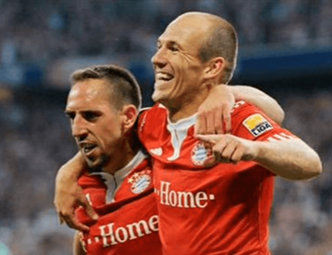 Arjen Robben und Frank Ribéry glücklich vereint: (Screenshot: Youtube/liko)